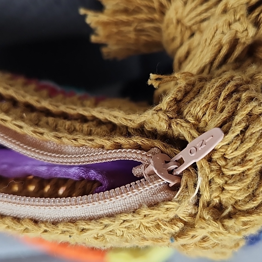 Boho Earthbound Crochet SHOULDER BAG. USED nice - Picture 4 of 4